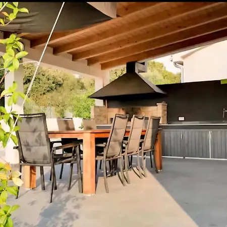 Dalani House ヴィラ ロヴィニ